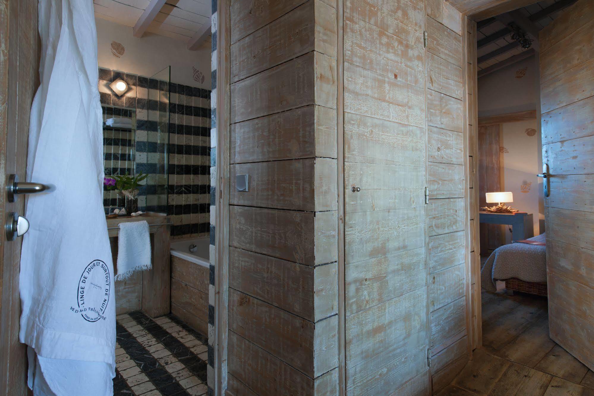 Hotel Restaurant Les Arnelles سانت ماري دو لا مير المظهر الخارجي الصورة
