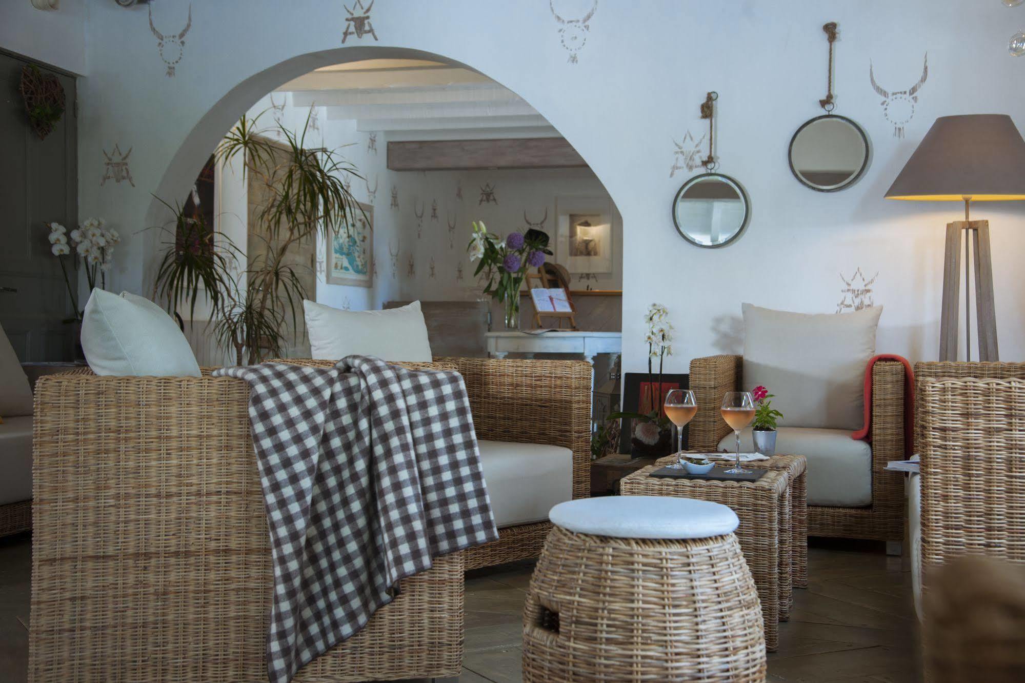 Hotel Restaurant Les Arnelles سانت ماري دو لا مير المظهر الخارجي الصورة